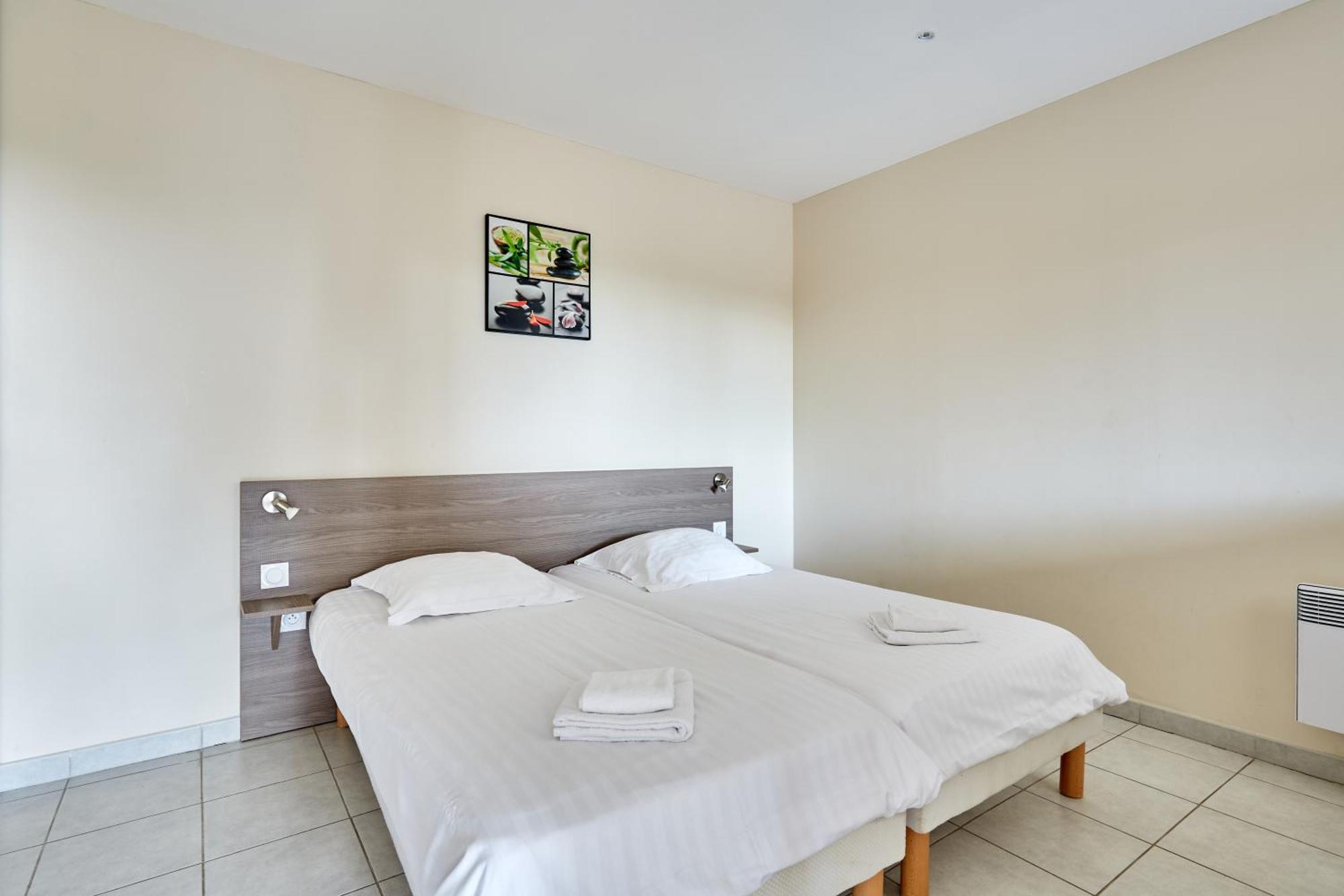 Two-Bedroom Apartment Pool Side