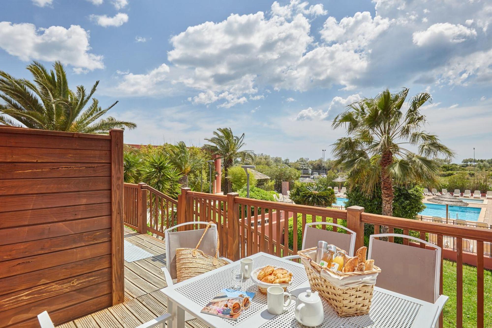 Two-Bedroom Apartment Pool Side